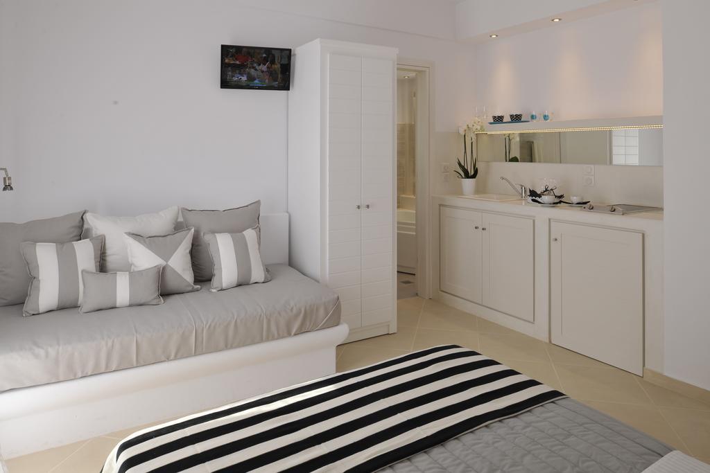 Romantica Suites Naousa Room photo